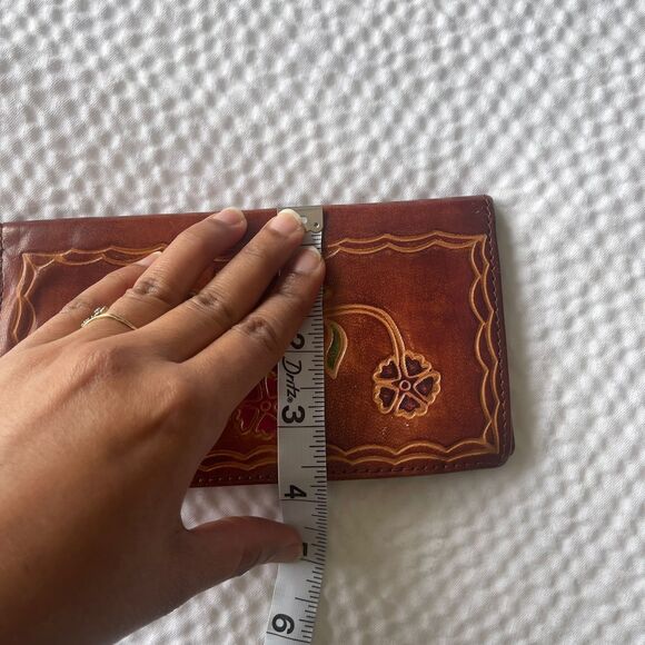 Vintage Women's Antiqued Brown Genuine Leather Embossed Floral Rare Wallet - Picture 7 of 9
